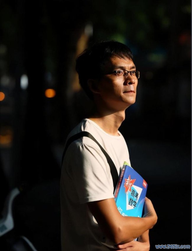 唐尚珺高考16次累计获30万提拔 复读之路侘傺多