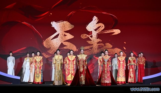 艺秀小镇擎国风新章 六千年文脉花开鹏城  ——“花开中国”工程启新传统文化前卫调遣之路
