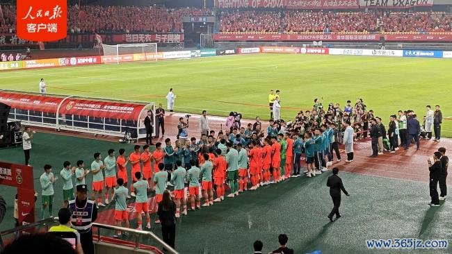 国足为武磊举行国度队百场追思典礼 荣耀本事牢记