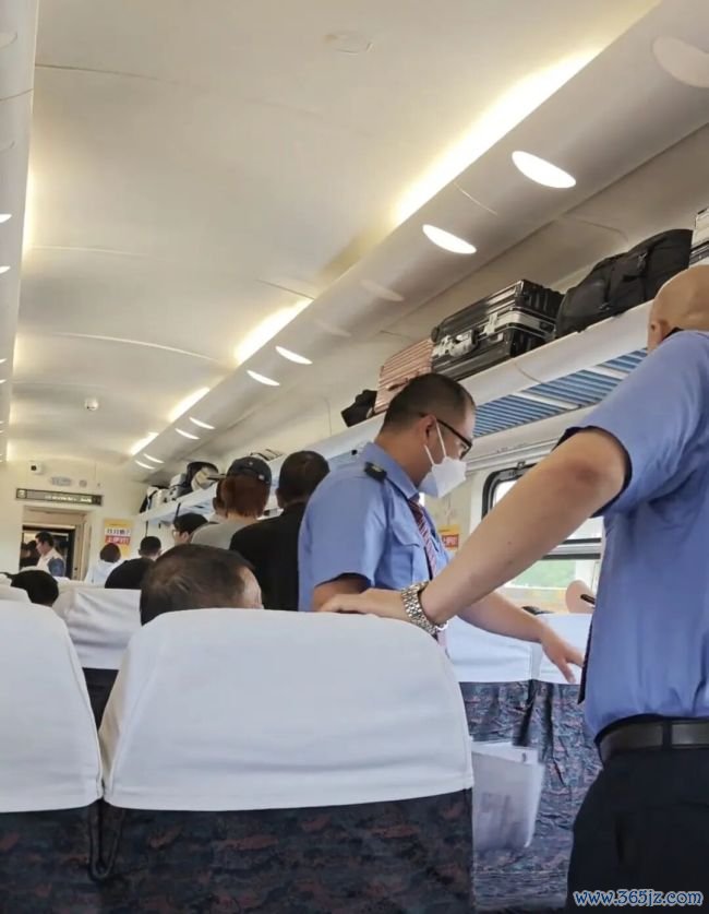 铁路官方通报起程7小时后折返 暴雨致列车折返