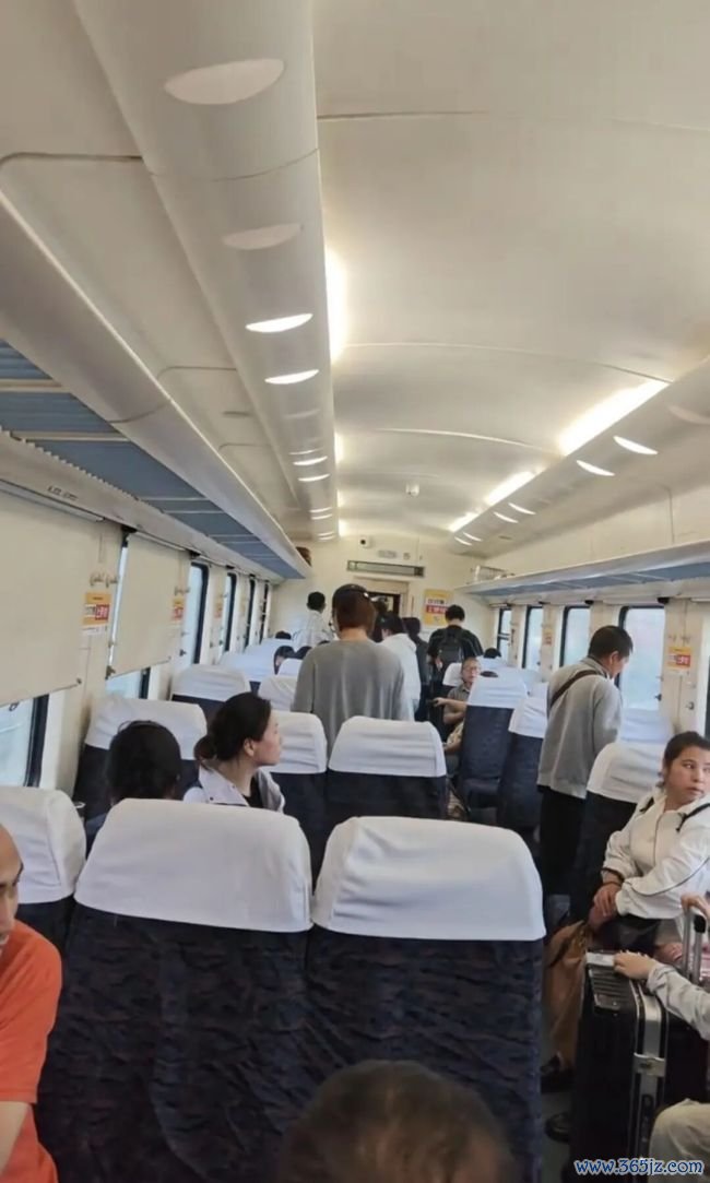 铁路官方通报起程7小时后折返 暴雨致列车折返